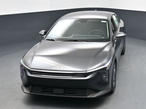 New 2025 Kia K4 LXS image 9