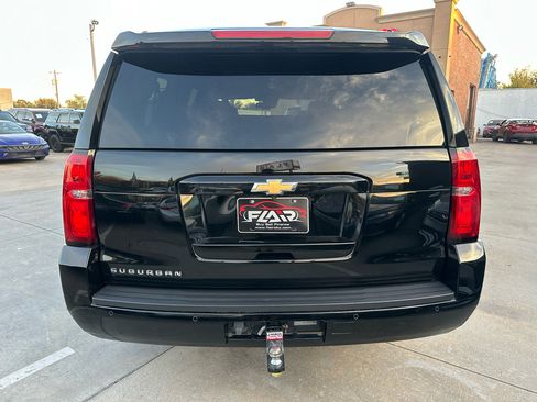 Used 2019 Chevrolet Suburban LT image 6