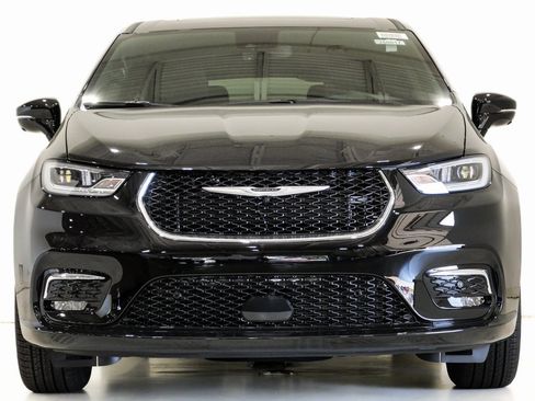 New 2026 Chrysler Pacifica Select image 2