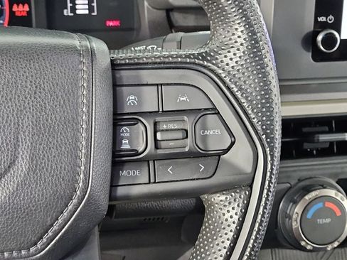 Used 2025 Toyota Tacoma SR5 AWD/4WD image 28