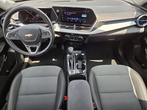 Used 2025 Chevrolet Trax LT w/ LT Convenience Package FWD image 27