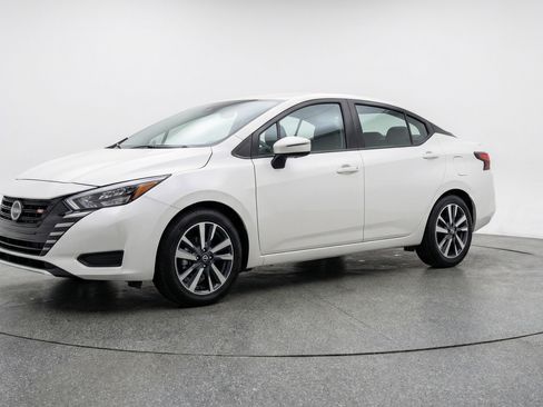 Used 2025 Nissan Versa SV FWD image 3
