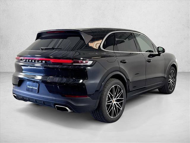 Certified 2025 Porsche Cayenne w/ Premium Package AWD/4WD image 9