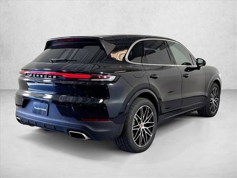Certified 2025 Porsche Cayenne w/ Premium Package AWD/4WD image 9