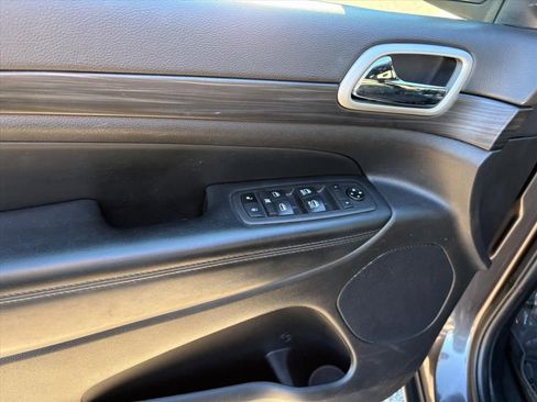 Used 2021 Jeep Grand Cherokee Laredo w/ Security & Convenience Group image 20