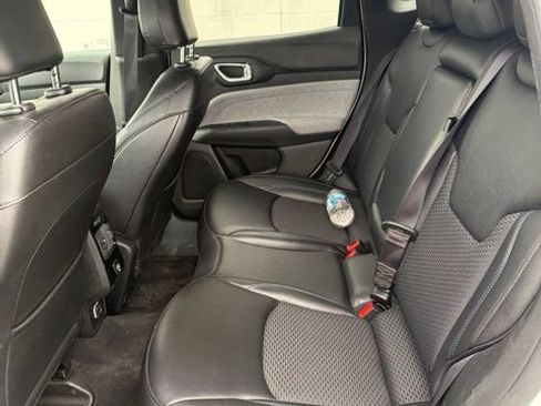 Used 2024 Jeep Compass Latitude AWD/4WD image 17