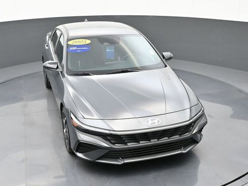Certified 2025 Hyundai Elantra Sport image 33
