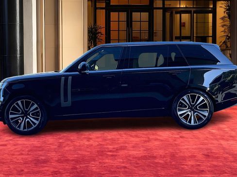 New 2026 Land Rover Range Rover Long Wheelbase SE image 3