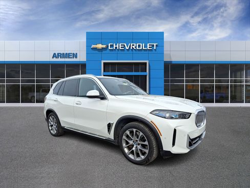 Used 2025 BMW X5 xDrive50e image 4