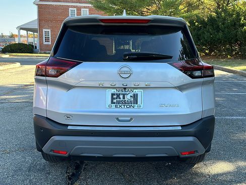 Certified 2022 Nissan Rogue SV image 5