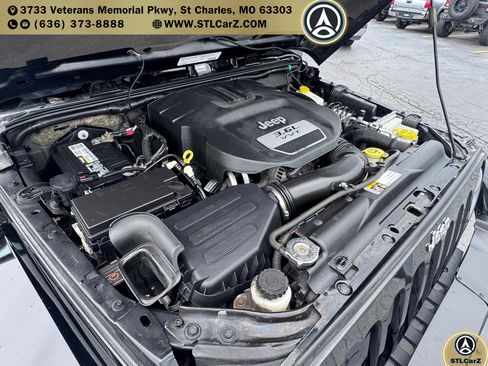Used 2012 Jeep Wrangler Unlimited Rubicon AWD/4WD image 16