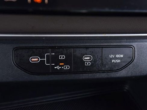 Used 2025 Kia Carnival FWD image 15