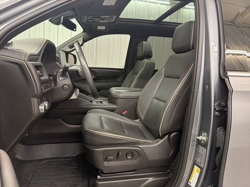 Used 2022 GMC Yukon XL SLT w/ SLT Premium Package image 8