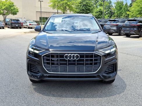 Used 2022 Audi Q8 Premium image 2