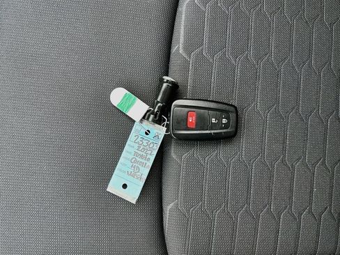 Used 2022 Toyota Corolla SE FWD image 29