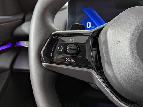 Used 2025 BMW 530i xDrive w/ Premium Package image 33