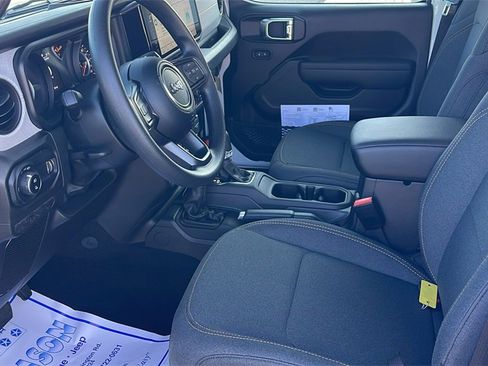 New 2025 Jeep Gladiator Sport image 25