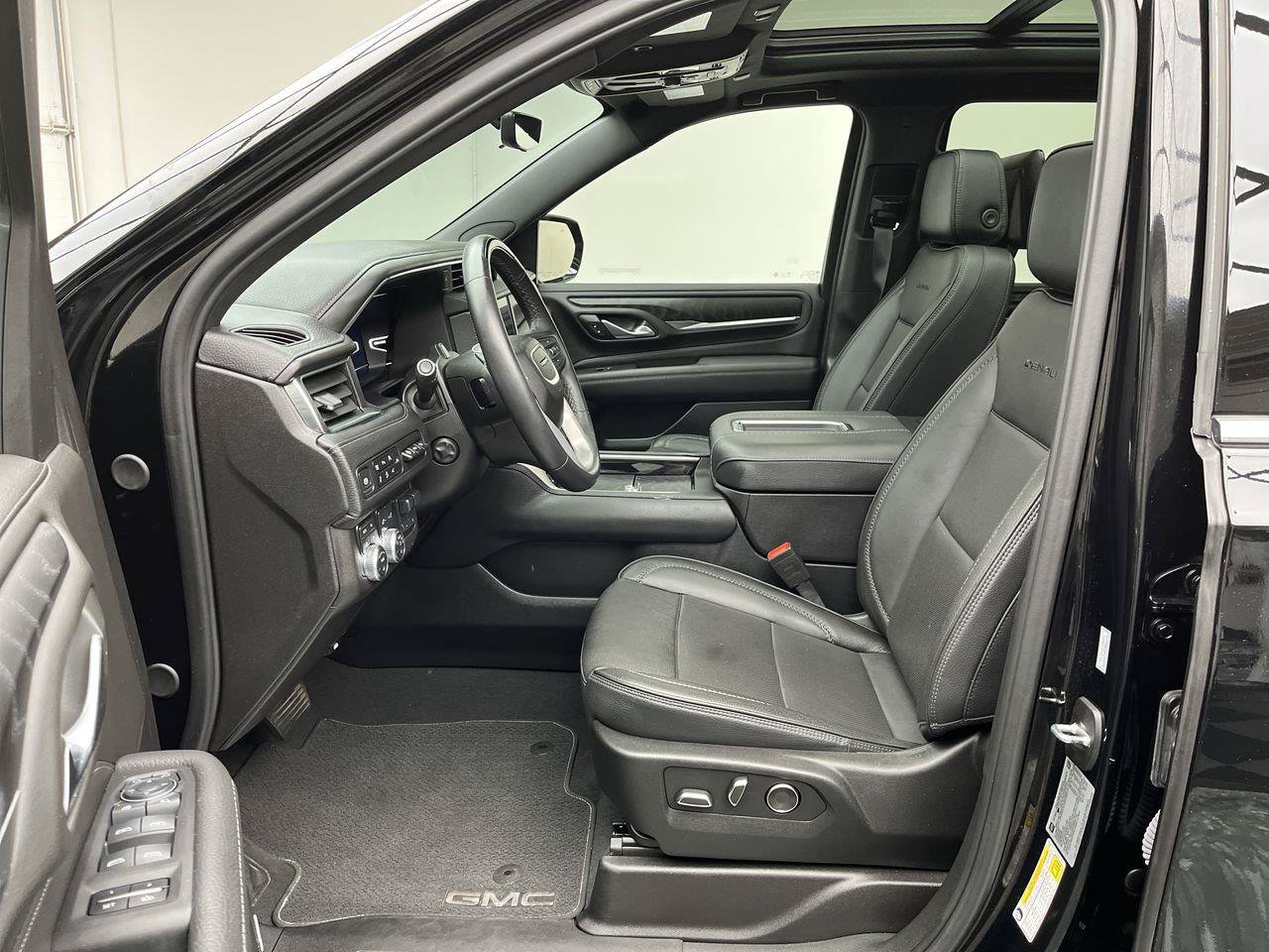 Certified 2024 GMC Yukon XL Denali w/ Advanced Technology Package AWD/4WD image 3