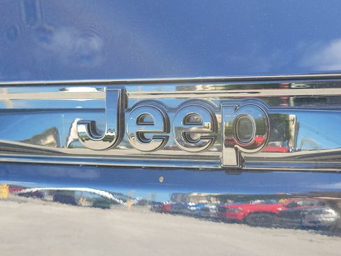 Used 2024 Jeep Grand Cherokee Limited w/ Luxury Tech Group II image 6