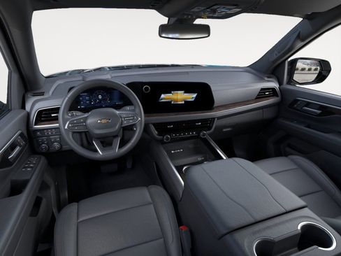 New 2026 Chevrolet Suburban LT image 15