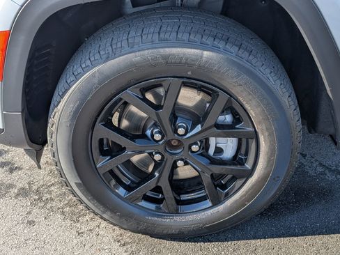 Used 2024 Jeep Grand Cherokee L Laredo image 26