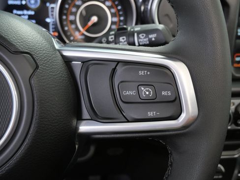 Used 2023 Jeep Wrangler Unlimited Sahara AWD/4WD image 26