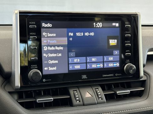 Used 2020 Toyota RAV4 Limited FWD image 25