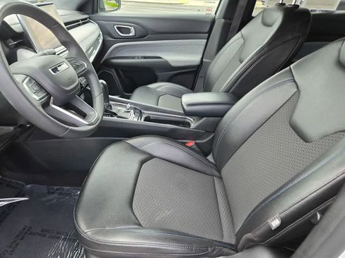 Used 2024 Jeep Compass Latitude w/ Altitude Special Edition AWD/4WD image 17
