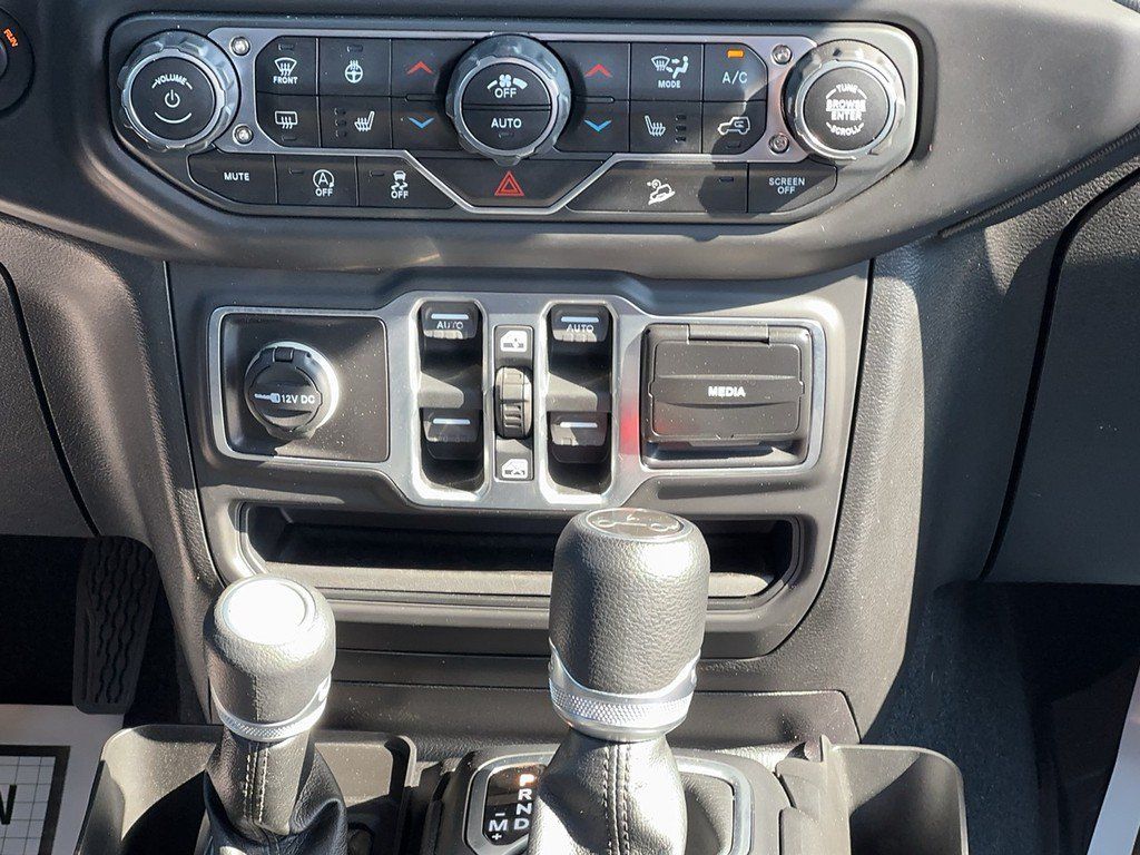 Used 2018 Jeep Wrangler Unlimited Sport S AWD/4WD image 15
