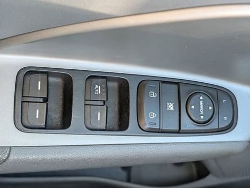 Used 2020 Kia Niro LX FWD image 33