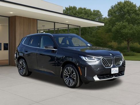 Used 2025 BMW X3 xDrive30i w/ Premium Package image 6