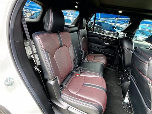 Used 2025 Honda Pilot Black Edition image 20