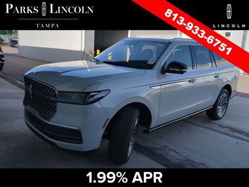 Used 2025 Lincoln Navigator L Reserve AWD/4WD image 4