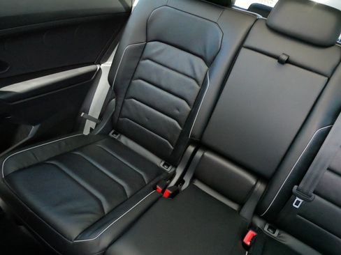 Used 2019 Volkswagen Tiguan SEL Premium w/ 3rd Row Seat Package AWD/4WD image 12