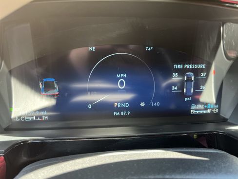 Used 2025 Lincoln Corsair Grand Touring AWD/4WD image 18
