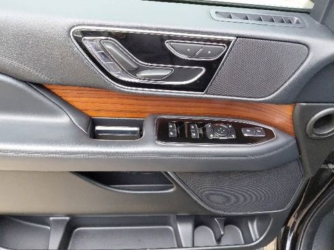 Used 2024 Lincoln Navigator Premiere AWD/4WD image 33