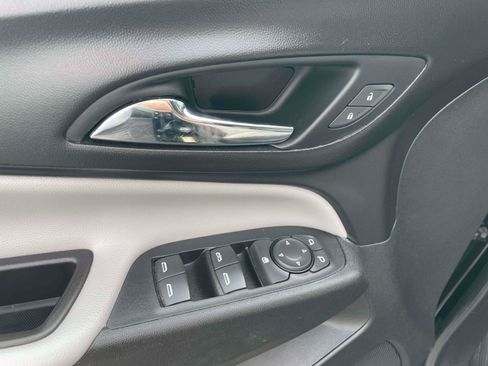 Used 2022 Chevrolet Equinox LS w/ LS Convenience Package FWD image 11
