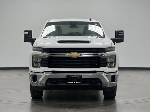 Used 2024 Chevrolet Silverado 2500 LT image 3