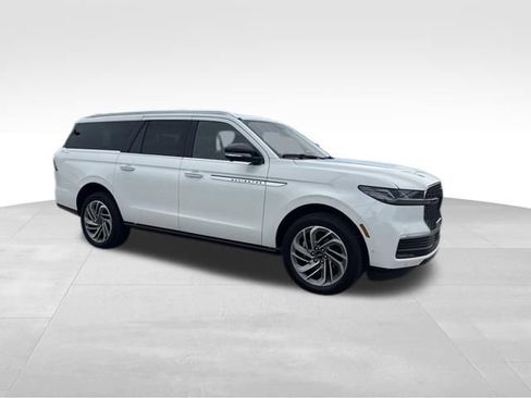 Used 2025 Lincoln Navigator L Reserve AWD/4WD image 10