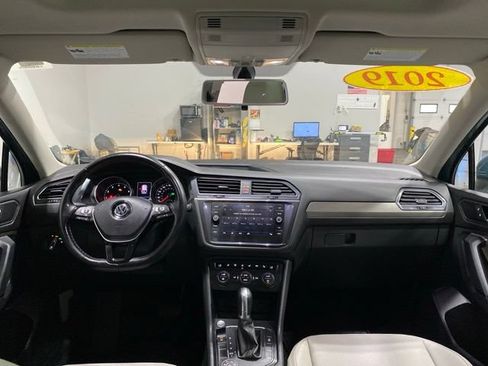 Used 2019 Volkswagen Tiguan SE w/ Panoramic Sunroof Package AWD/4WD image 21