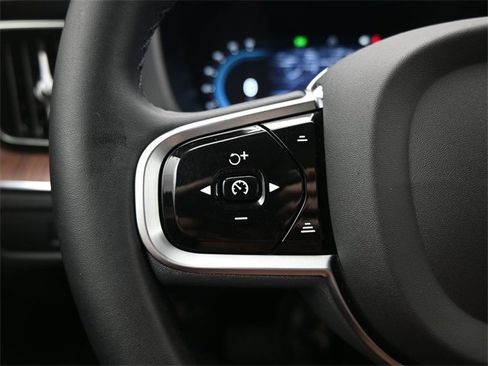 Used 2023 Volvo XC60 B5 Ultimate w/ Protection Package Premier image 26