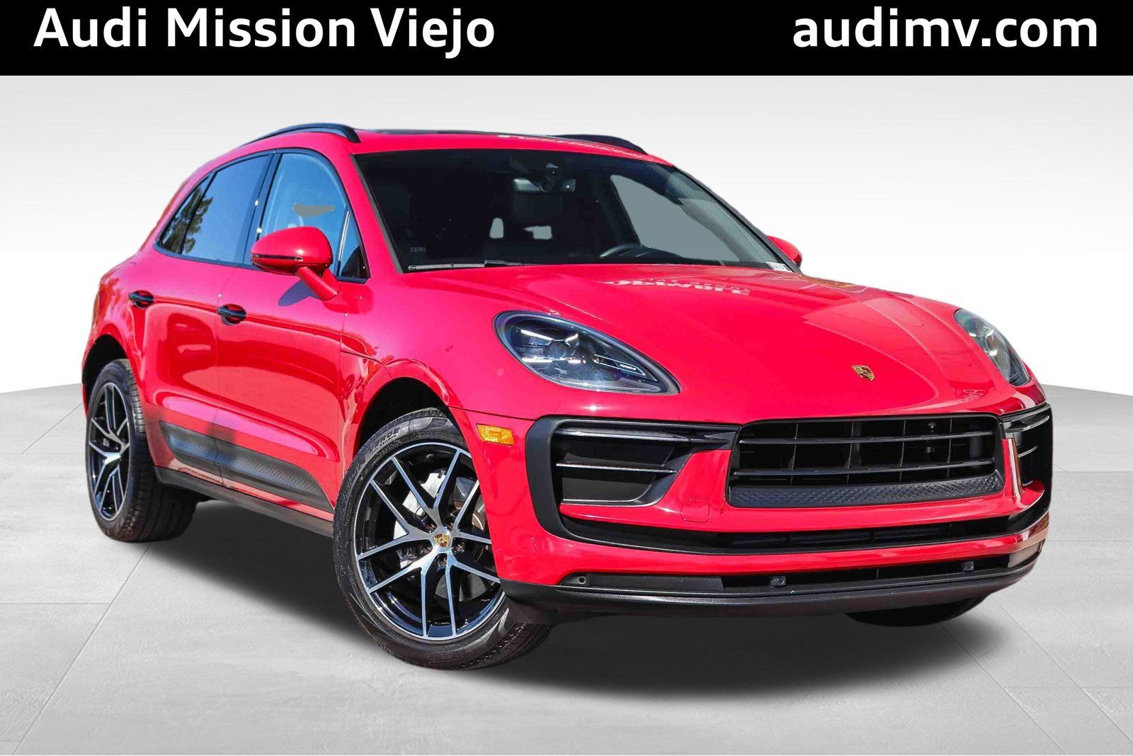 Used 2022 Porsche Macan AWD/4WD image 1
