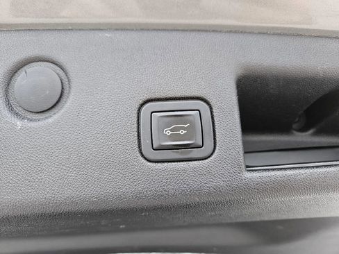 Used 2018 Chevrolet Equinox LT w/ Sun & Infotainment Package image 27