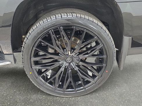 Used 2020 Cadillac Escalade ESV Luxury w/ Escalade Sport Edition AWD/4WD image 32