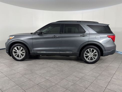 Used 2022 Ford Explorer XLT w/ Equipment Group 202A RWD image 2