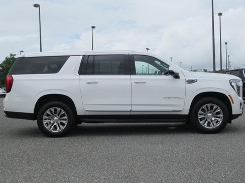 Used 2025 GMC Yukon XL Denali AWD/4WD image 2