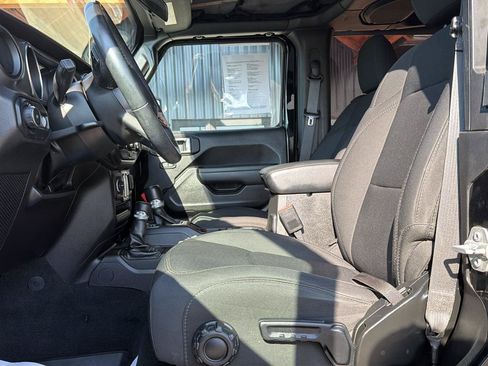 Used 2022 Jeep Wrangler Sport AWD/4WD image 9