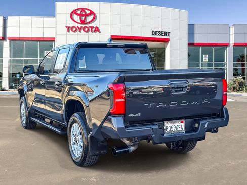 Used 2025 Toyota Tacoma SR5 AWD/4WD image 5