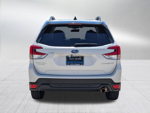 Used 2024 Subaru Forester Limited AWD/4WD image 5