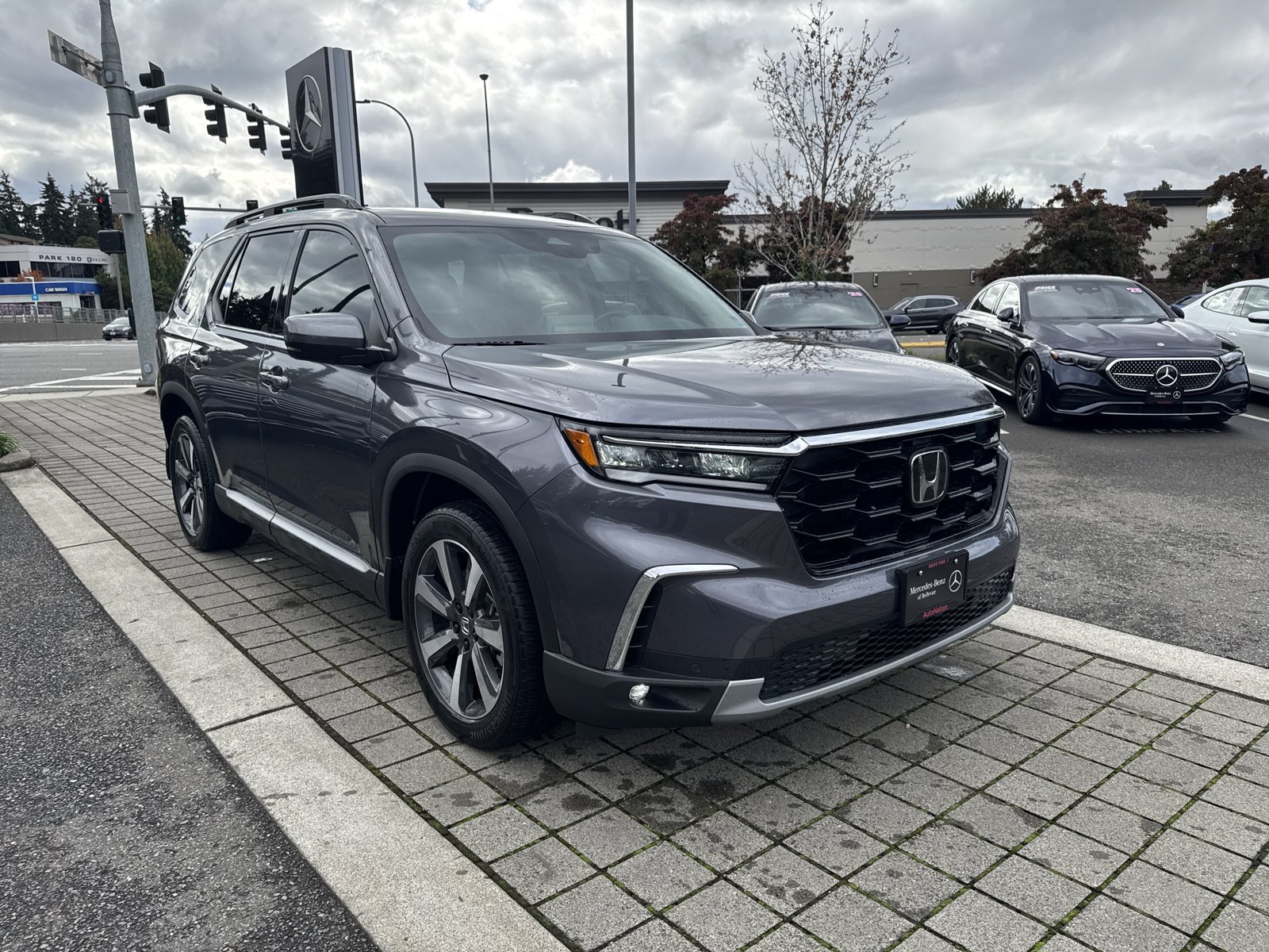 Used 2023 Honda Pilot Touring image 3